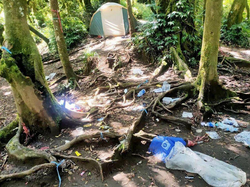 Sampah di gunung Ciremai (instagram.com/iwan_baword)