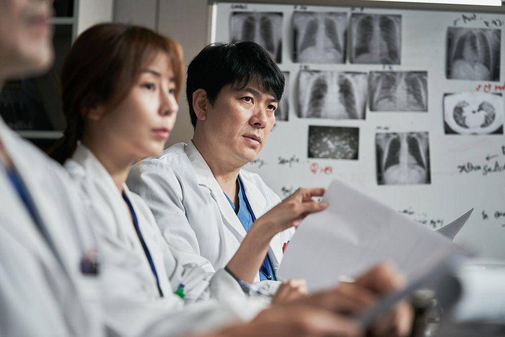 Kim Sang Kyung di film Air Murder (koreanfilm.or.kr)