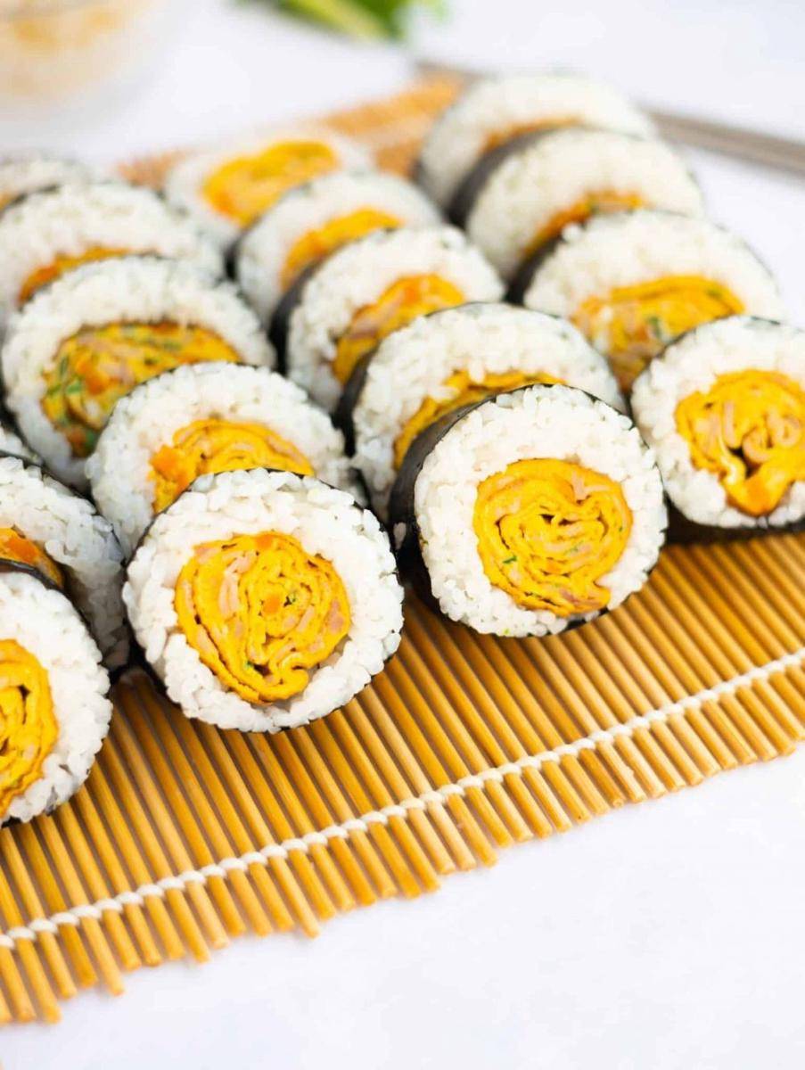 Ilustrasi egg kimbap ala Korea (christieathome.com)