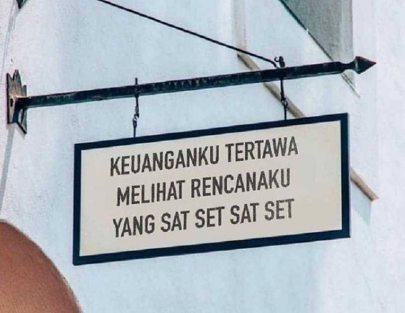 meme lucu butuh uang (twitter.com/txtorangrandom)