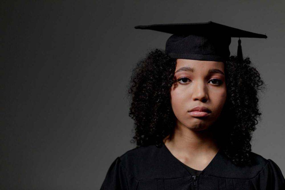 ilustrasi fresh graduate (pexels.com/Ron Lach)