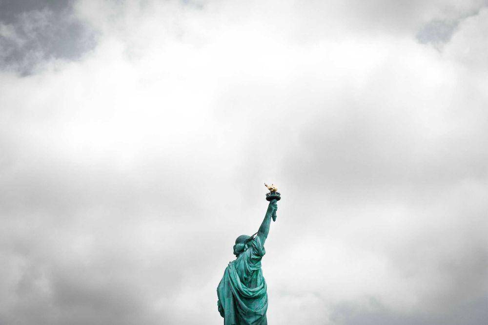 Patung Liberty (unsplash.com/@aaronburson)