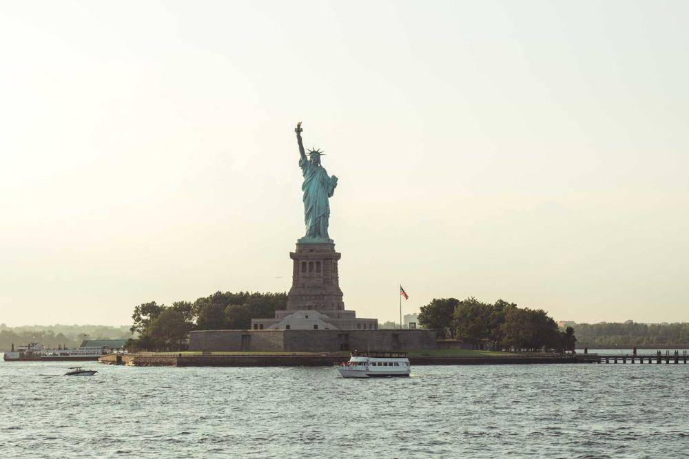 Patung Liberty (unsplash.com/@eejermaine)