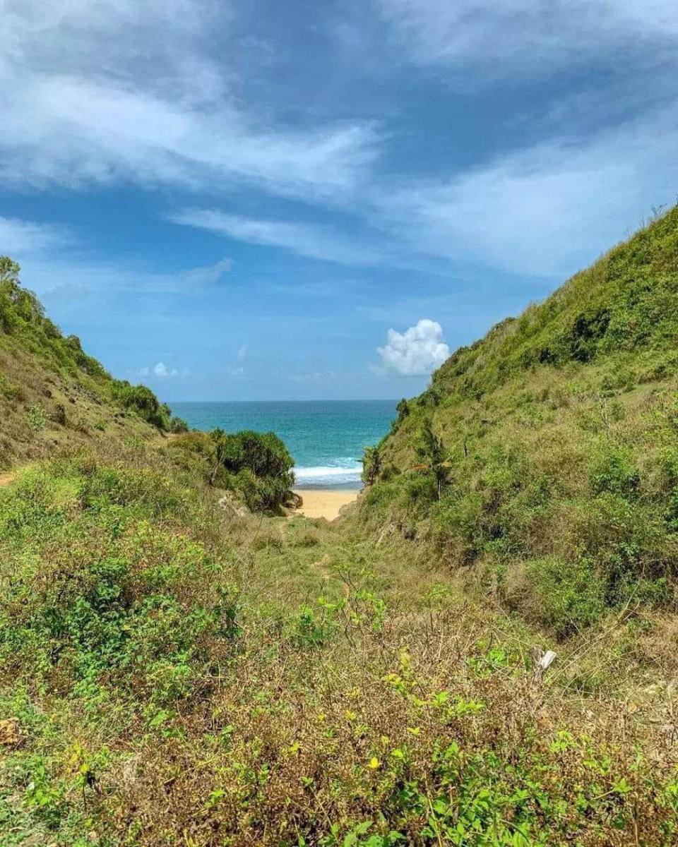 Pantai Srakung (instagram.com/herdiansyah002)