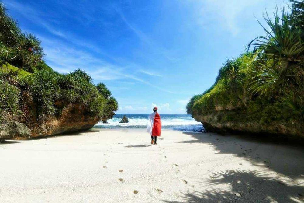 Pantai Srakung (instagram.com/fandiryan)