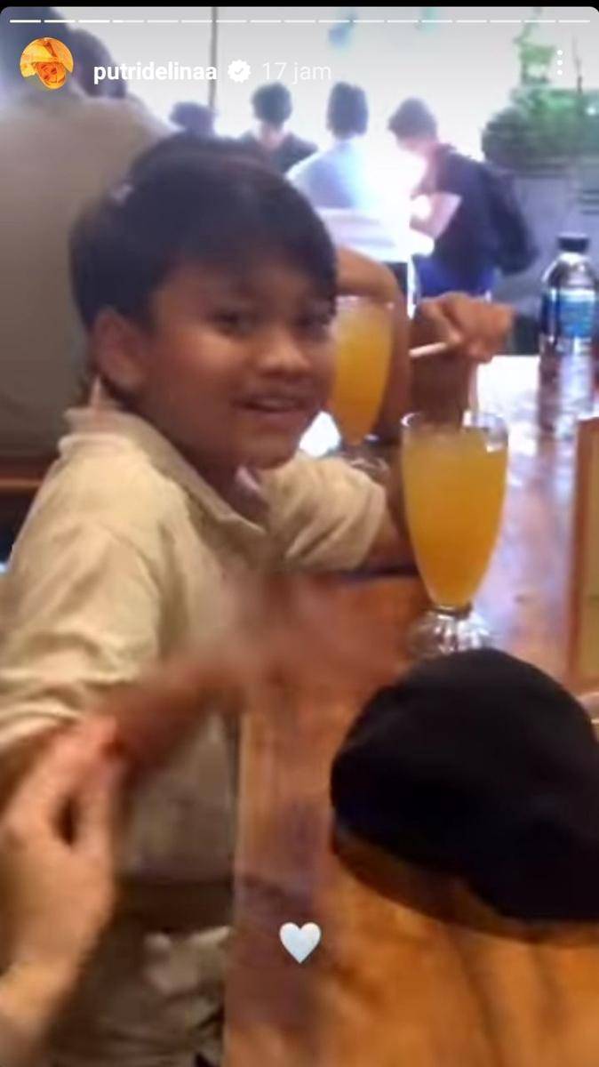 potret liburan Putri Delina dan kedua adiknya (instagram.com/putridelinaa)