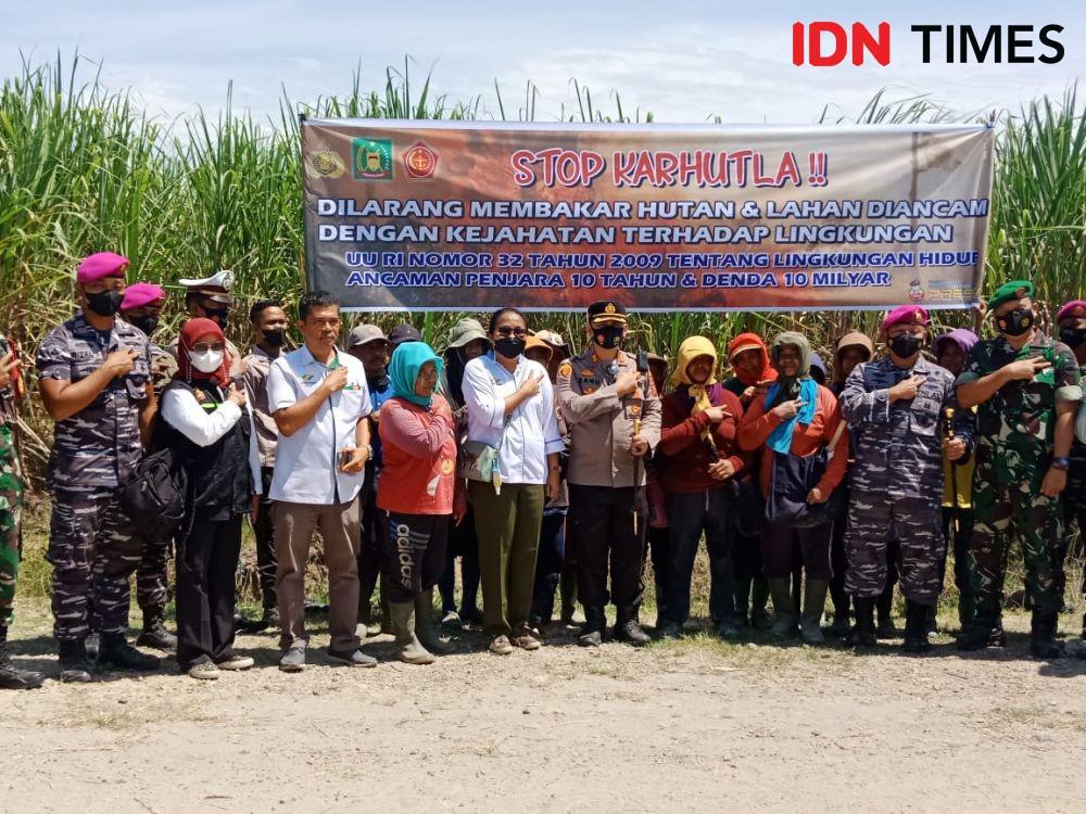 Kapolres Langkat AKBP Danu Pamungkas Totok dan Danyon Marinir Letkol Farick, melakukan patroli dan memantau serta mensosialisasikan antisipasi kalhut (IDN Times/ Bambang Suhandoko)