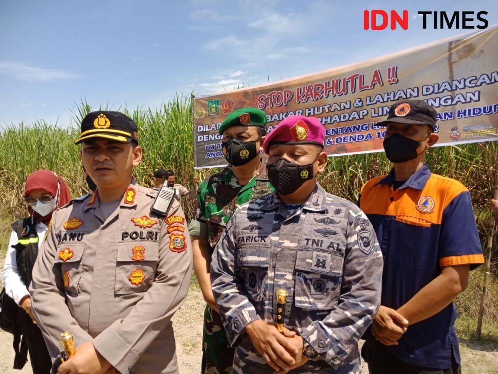 Kapolres Langkat AKBP Danu Pamungkas Totok dan Danyon Marinir Letkol Farick, memberi keterangan da peninjauan langsung antisipasi kalhut (IDN Times/ Bambang Suhandoko)