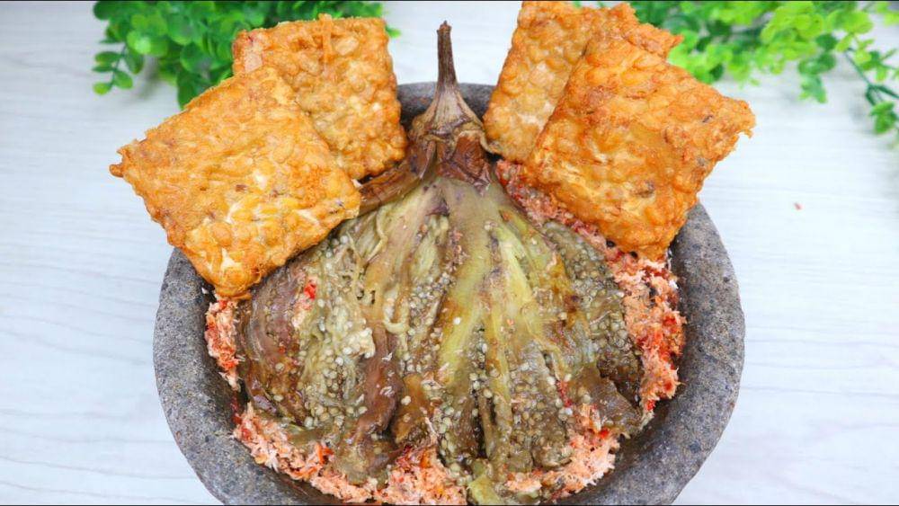 potret sambal terong kelapa muda (youtube.com/Sharing Masak Memasak)