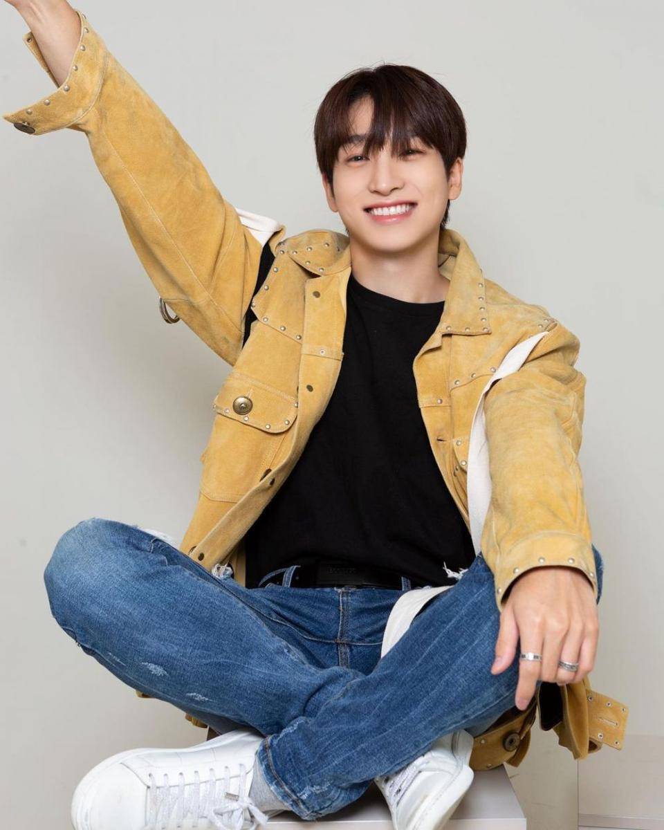 referensi outfit Sangyeon The Boyz (instagram.com/official_theboyz)