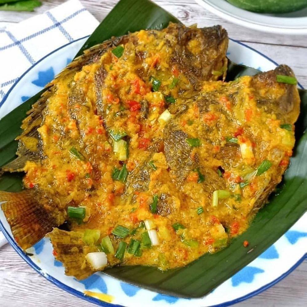 ikan mujair bumbu kuning (instagram.com/aniktriwina)