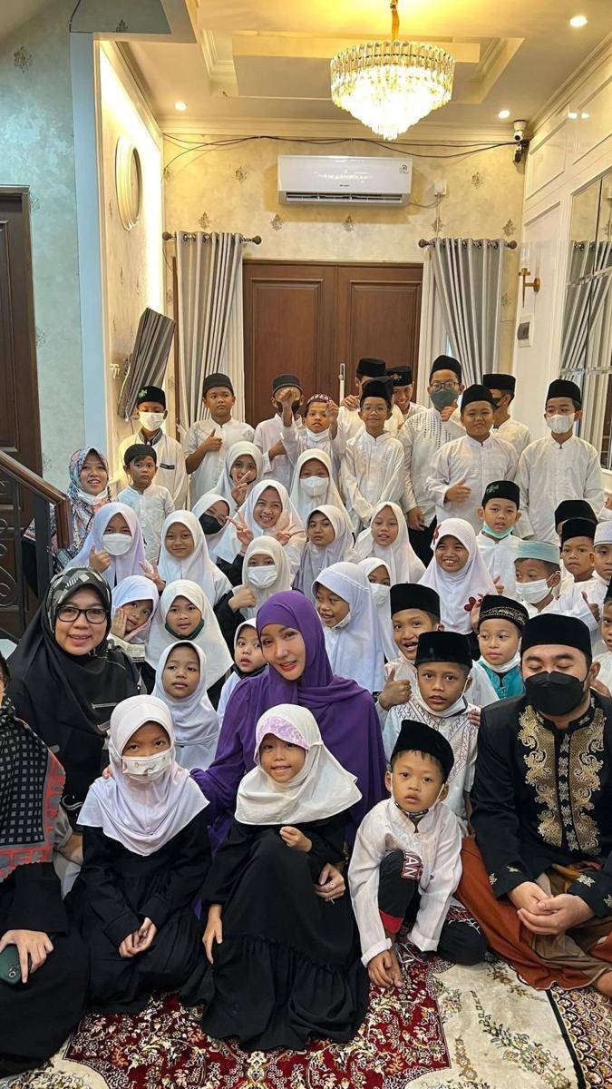 syukuran wajah baru Lucinta Luna (instagram.com/lucintaluna_manjalita)