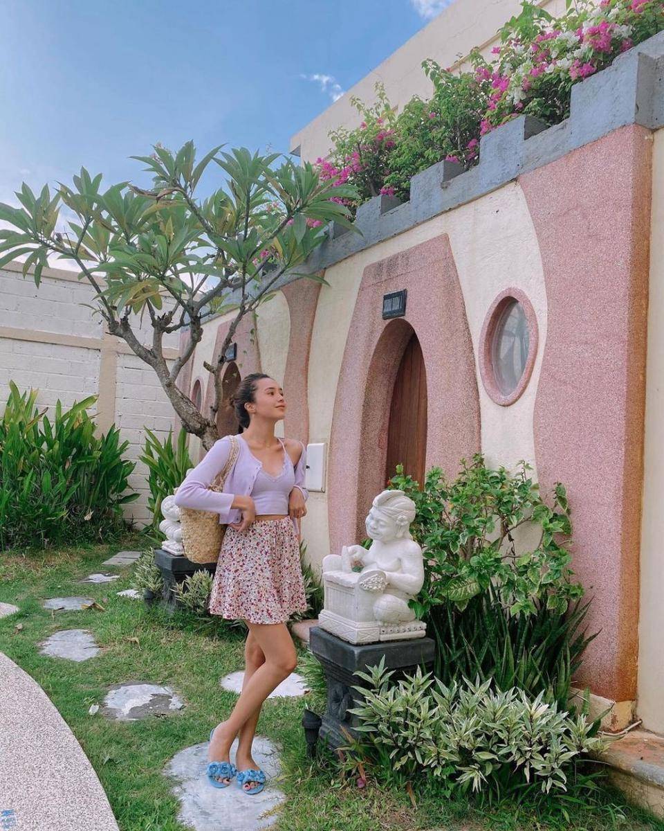 koleksi mini skirt ala Beby Tsabina (instagram.com/benytsabina)