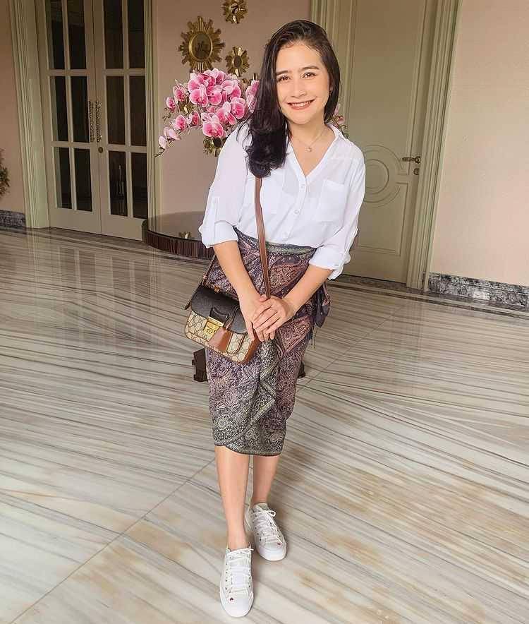 Prilly Latuconsina (instagram.com/prillylatuconsina96)