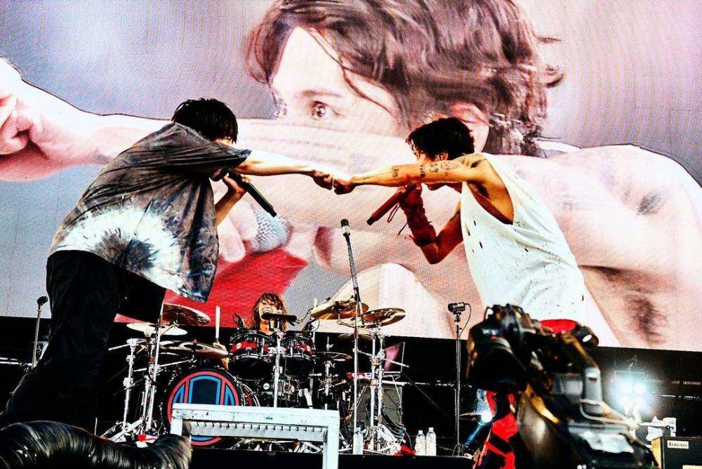 taka dan satoshi (instagram.com/10969taka)