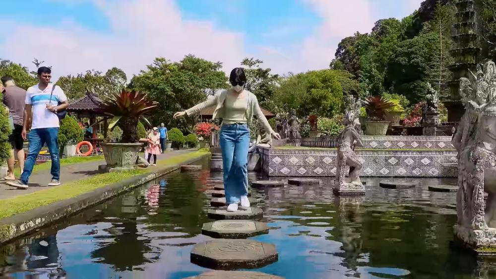 9 Momen Trip Dita Karang Secret Number di Bali, ke Nikahan Sepupu