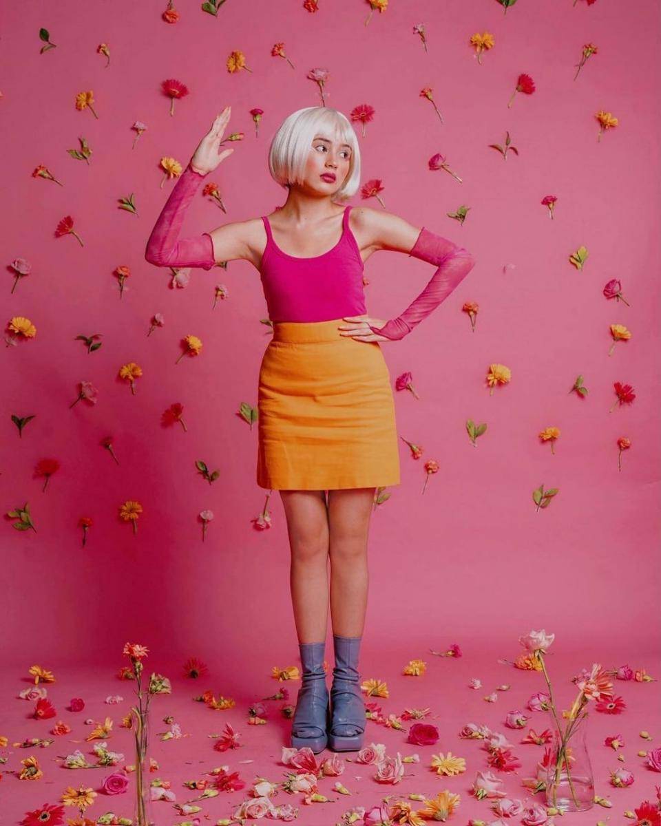 koleksi mini skirt ala Beby Tsabina (instagram.com/benytsabina)