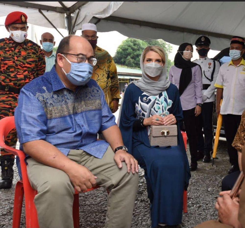 potret Tengku Mahkota Muhammad Fa-iz Petra dan Che Puan Sofie Louise Johansson Petra melakukan tugas kesultanan bersama (instagram.com/ljo_)
