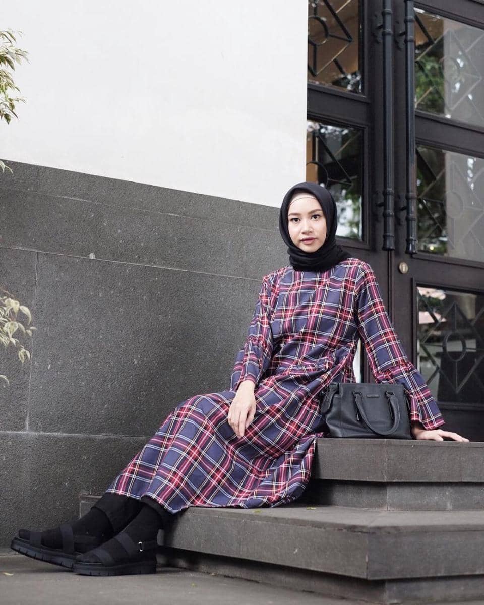 padu padan outfit motif plaid ala Bahjatina (instagram.com/bahjatina)