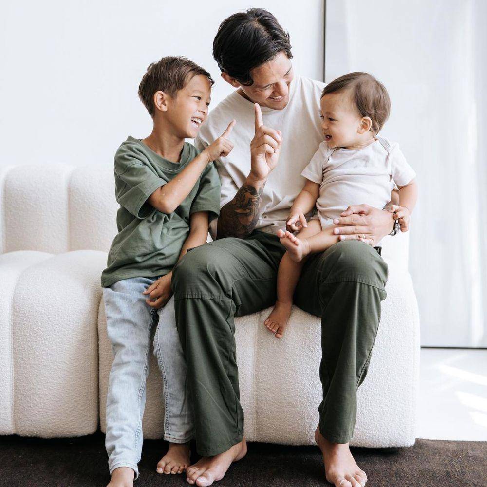 Irfan Bachdim dan buah hati (instagram.com/jenniferbachdim)
