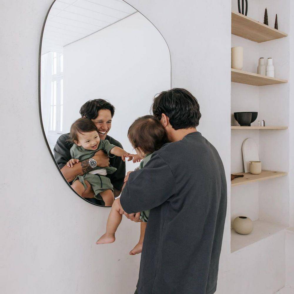 Irfan Bachdim dan buah hati (instagram.com/jenniferbachdim)
