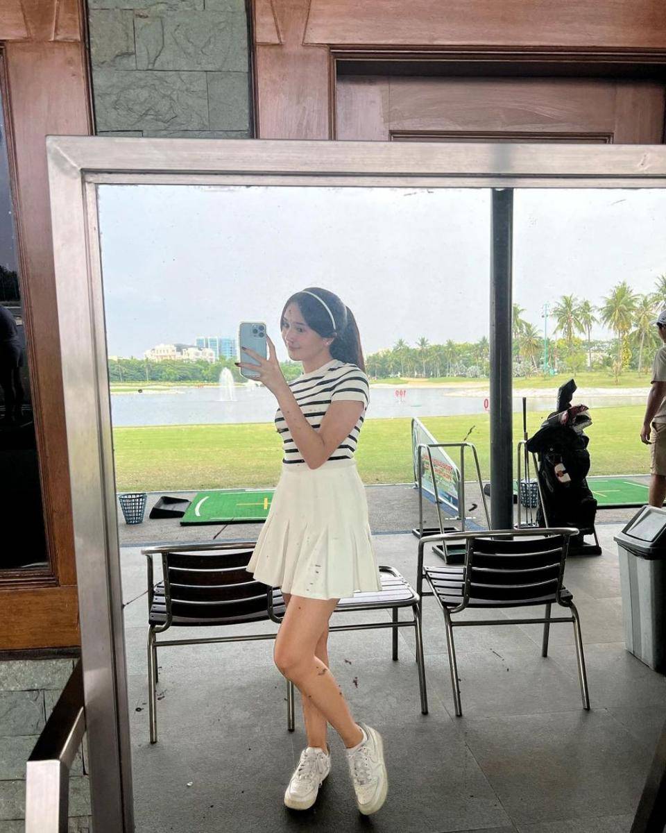 koleksi mini skirt ala Beby Tsabina (instagram.com/benytsabina)