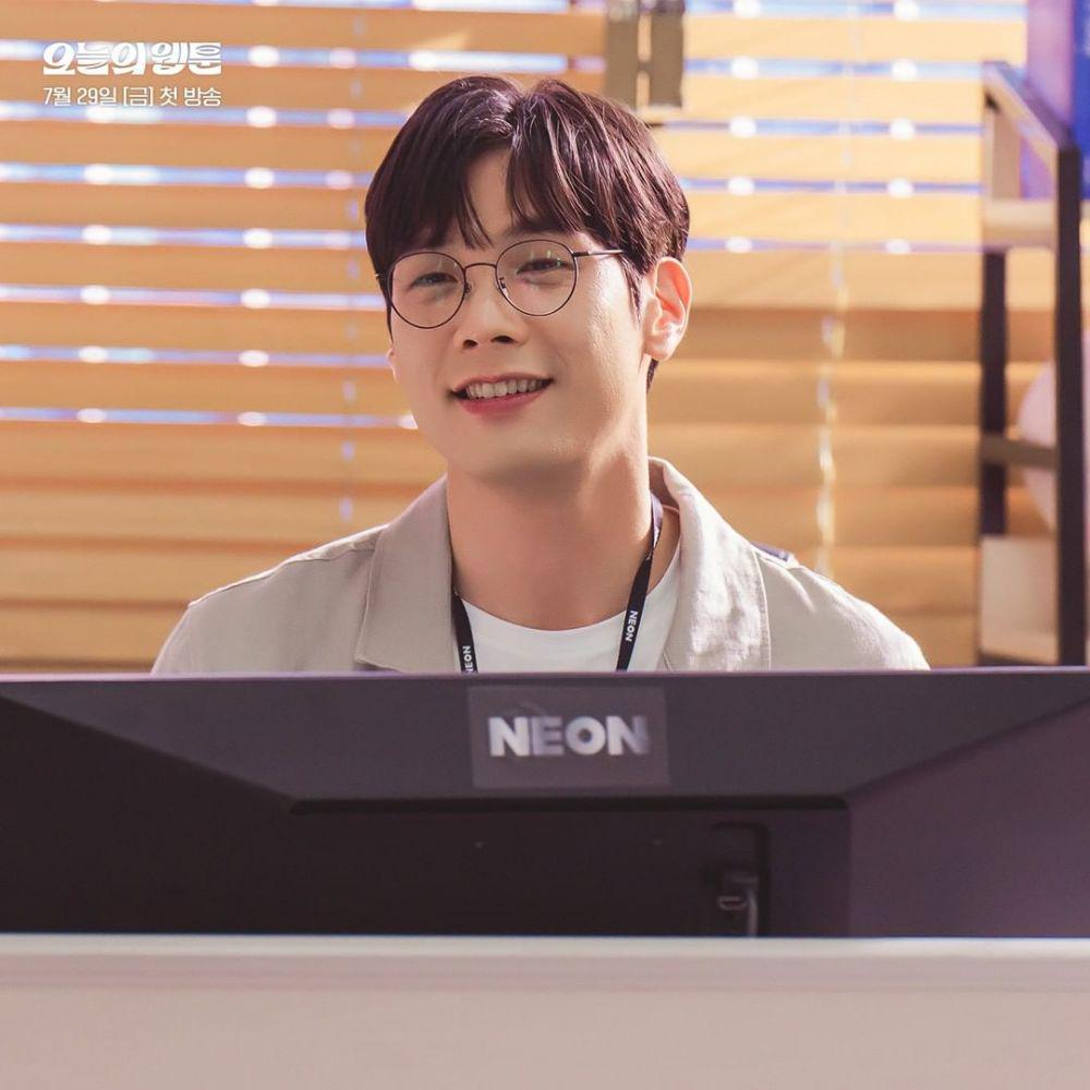 Choi Daniel (Seok Ji Hyung) di Kdrama Today's Webtoon (instagram.com/sbsdrama.official)