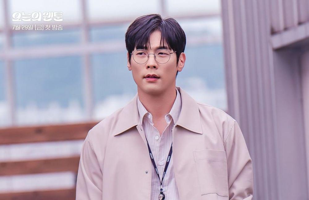 10 Alasan Seok Ji Hyung Mentor Terbaik di KDrama Today's Webtoon
