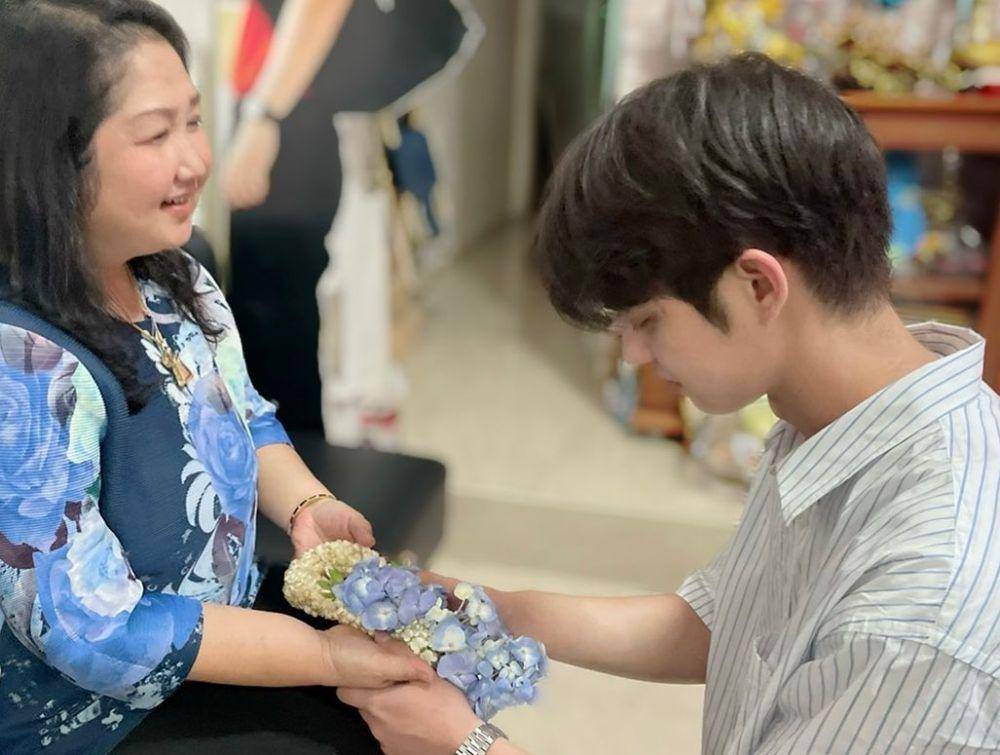 potret Bright Vachirawit bersama Ibu (instagram.com/mombbrightvc)