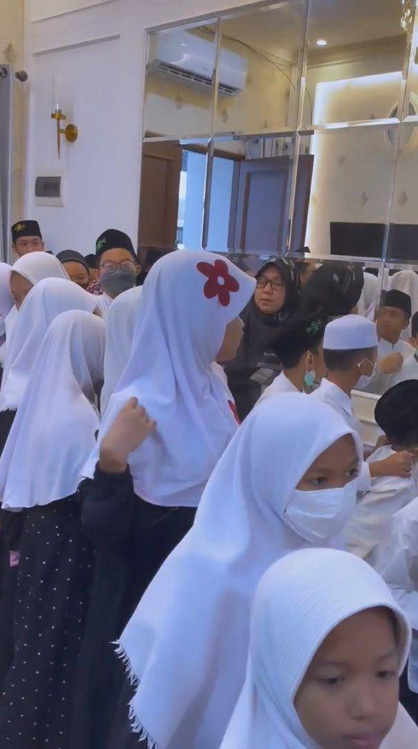 syukuran wajah baru Lucinta Luna (instagram.com/lucintaluna_manjalita)