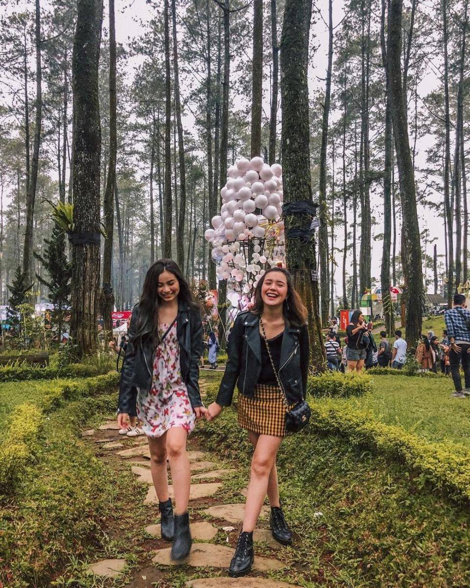 koleksi mini skirt ala Beby Tsabina (instagram.com/benytsabina)