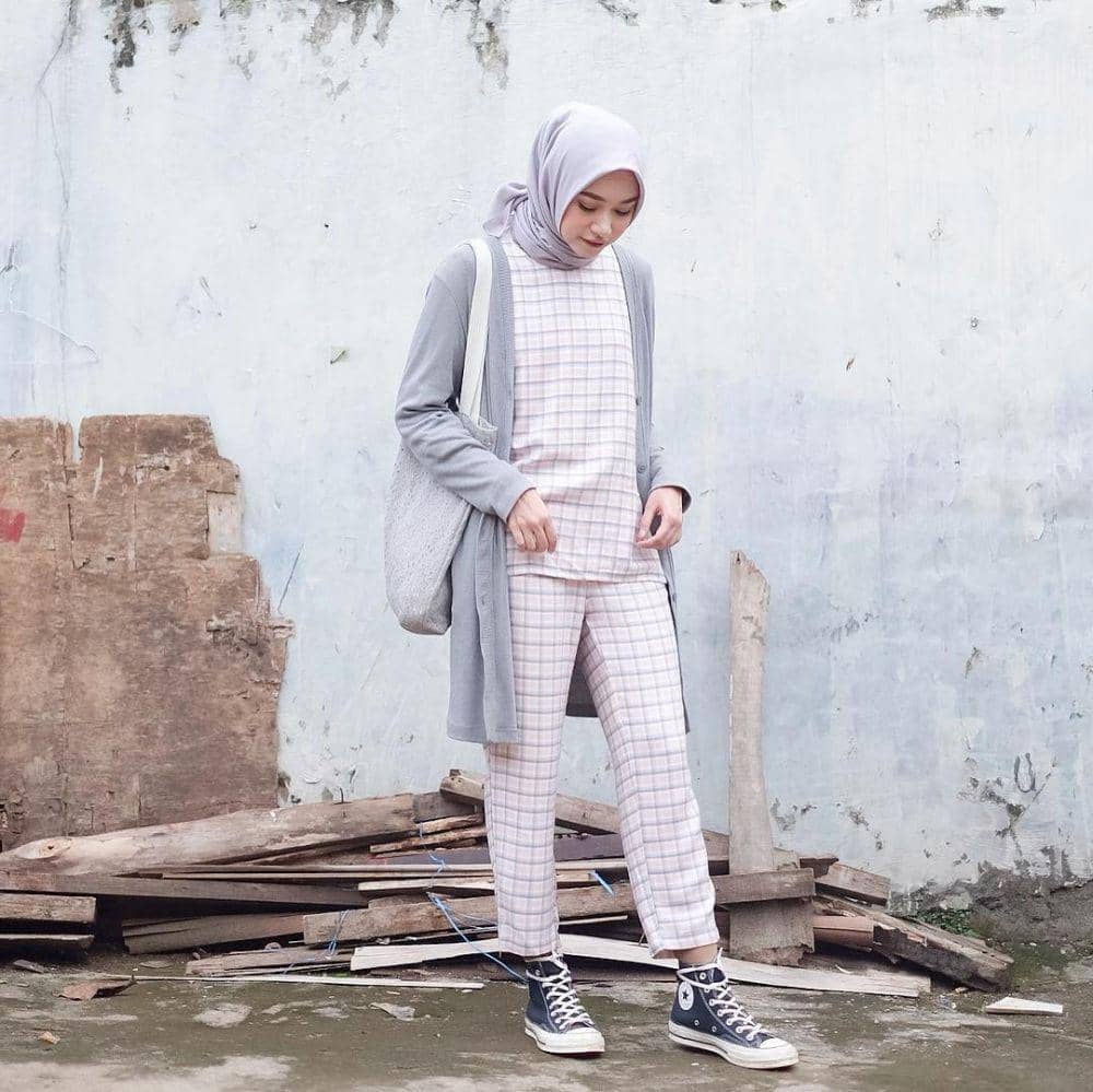 padu padan outfit motif plaid ala Bahjatina (instagram.com/bahjatina)