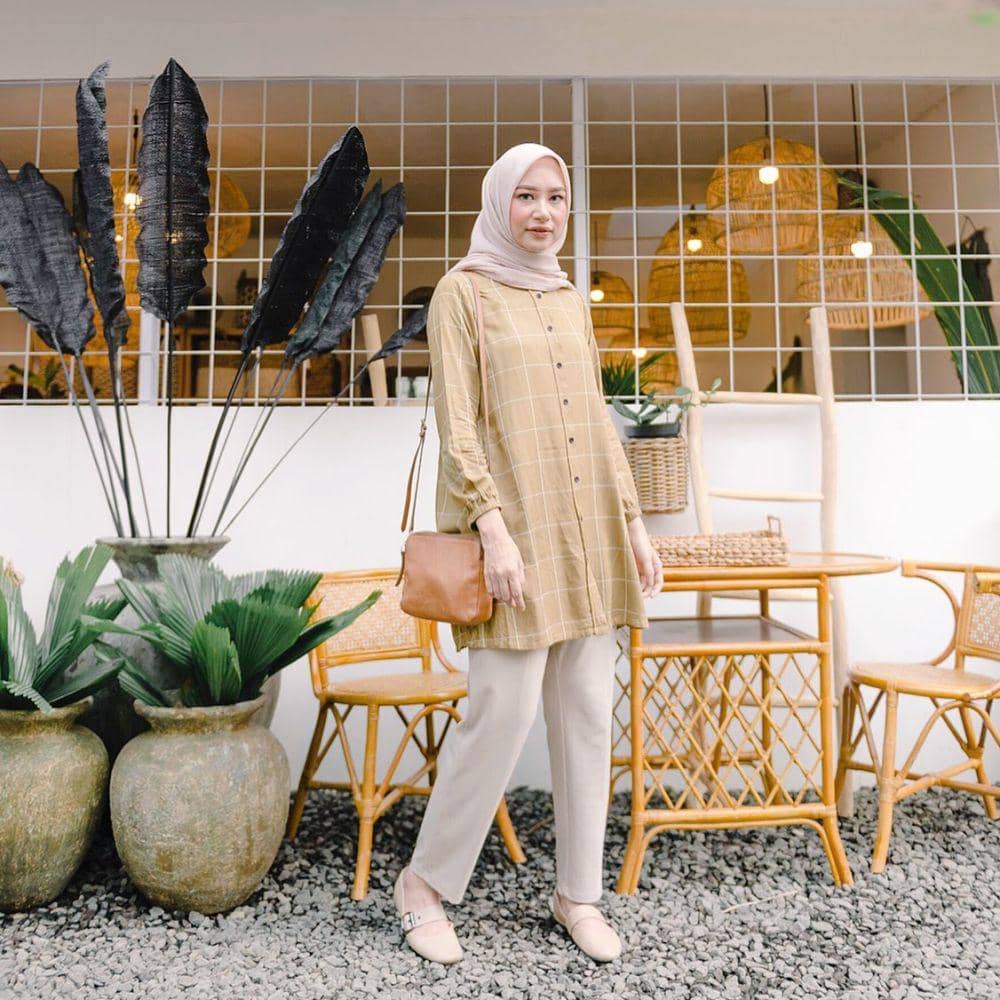 padu padan outfit motif plaid ala Bahjatina (instagram.com/bahjatina)