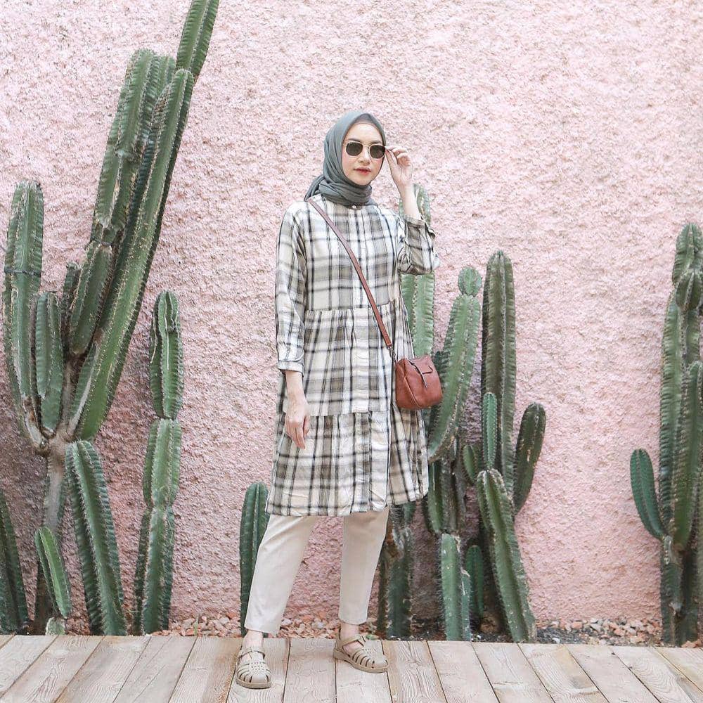 padu padan outfit motif plaid ala Bahjatina (instagram.com/bahjatina)