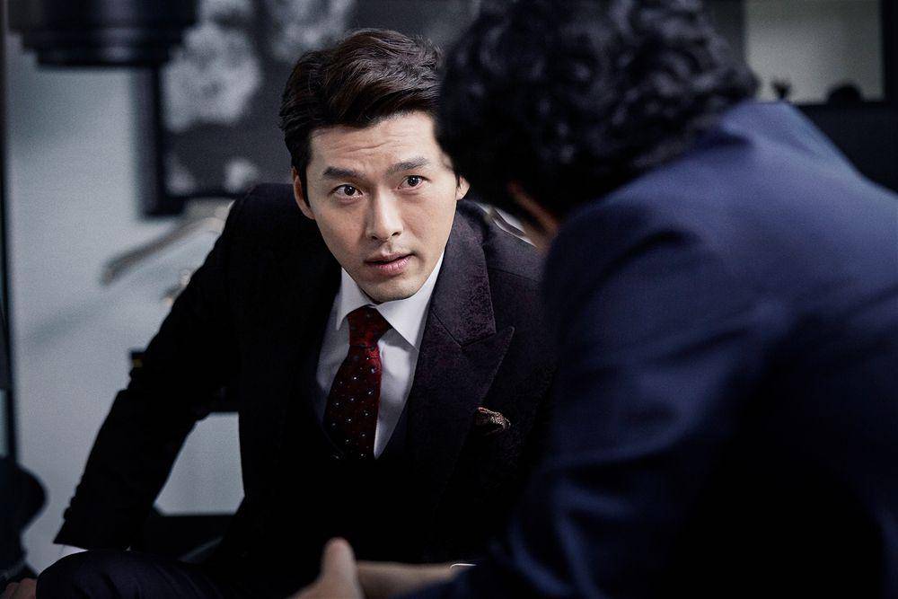 Hyun Bin di The Swindlers (dok. Doodoong Pictures/The Swindlers)