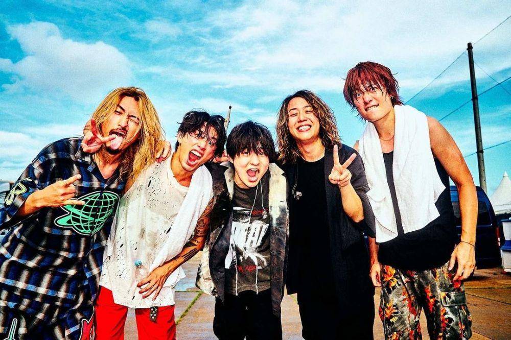 ONE OK ROCK dan Satoshi "Higedan" (instagram.com/tomo_10969)