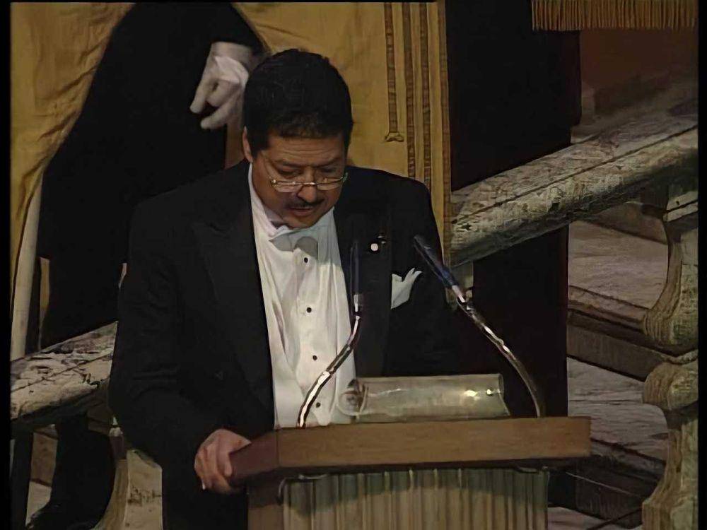 Ahmed Zewail memberikan pidato (nobelprize.org)