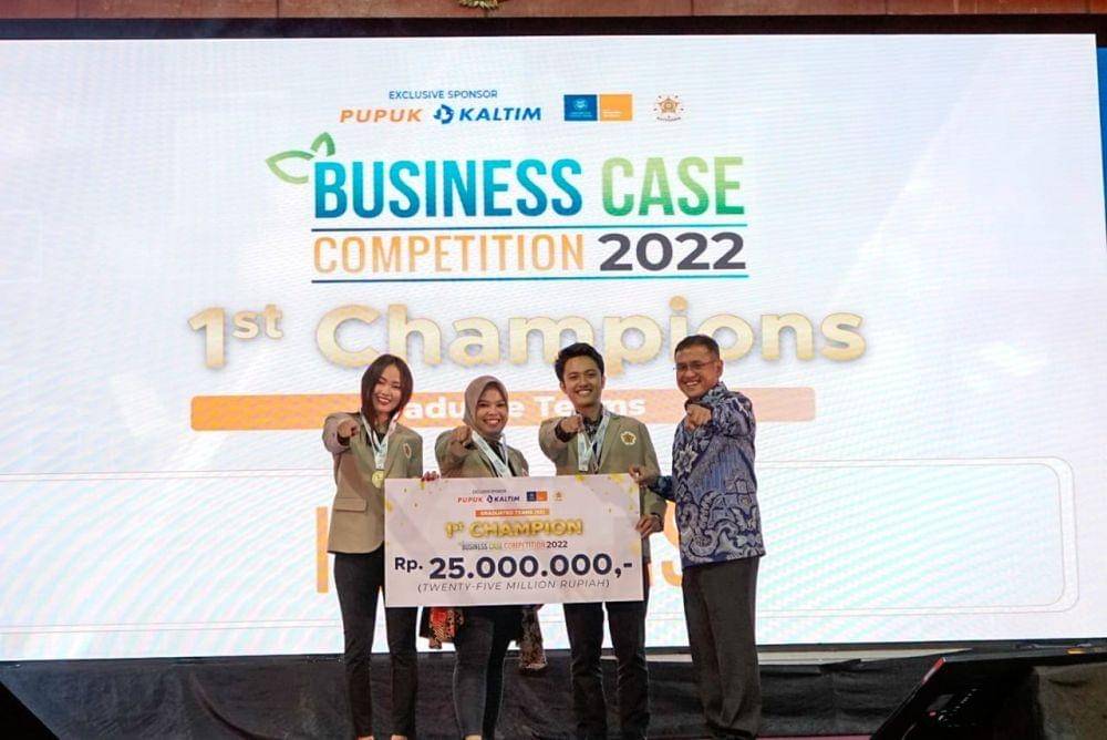 Pemenang Business Case Competition (BCC) dengan tema Innovation and Sustainability in Agribusiness yang digelar beberapa waktu lalu. (IST/Pupuk Kaltim).