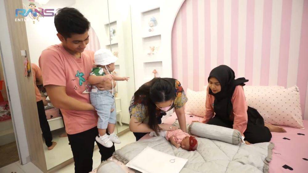 Nagita memberi wejangan kepada Ria Ricis (youtube.com/ransentertaiment)