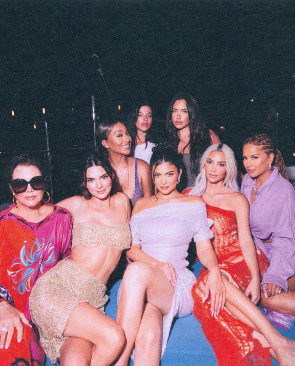 Kylie Jenner bersama keluarga dan sahabat. (instagram.com/kyliejenner)