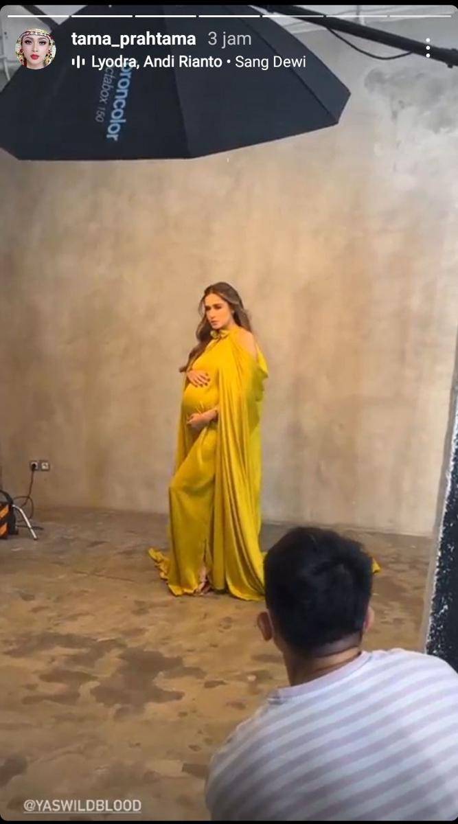 maternity shoot Yasmine Wildblood (instagram.com/tama_prahtama)
