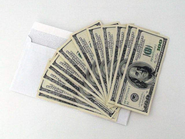 ilustrasi uang dolar (pexels.com/Pixabay)