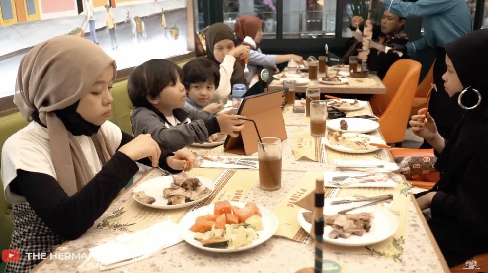 momen Gen Halilintar dan The Hermansyah makan bareng (YouTube.com/The Hermansyah A6)