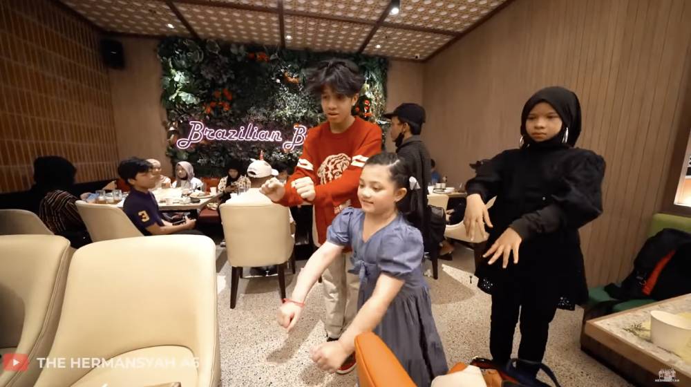 momen Gen Halilintar dan The Hermansyah makan bareng (YouTube.com/The Hermansyah A6)