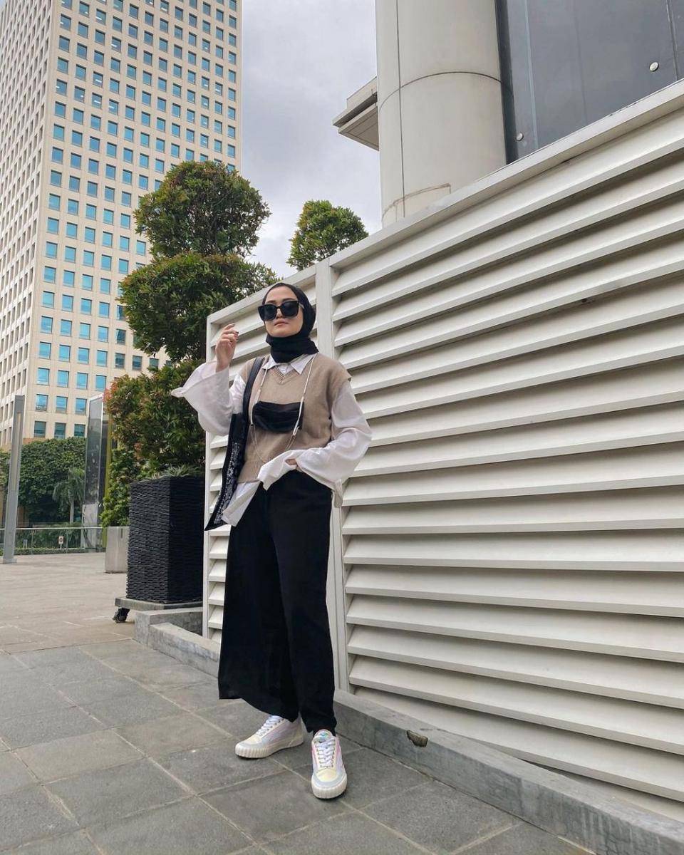 OOTD Cewek Mamba untuk ke Kampus ala Inthira Klhaudya Kusnara (instagram.com/inthiraclhaudya)