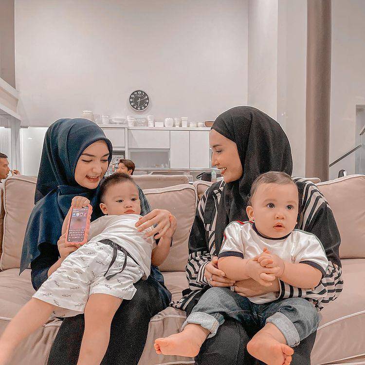 Potret Zaskia Sungkar dan Citra Kirana (Instagram.com/zaskiasungkar15)