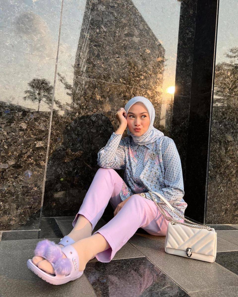 padu padan outfit pattern ala Indah Nada Puspita (instagram.com/indahnadapuspita)