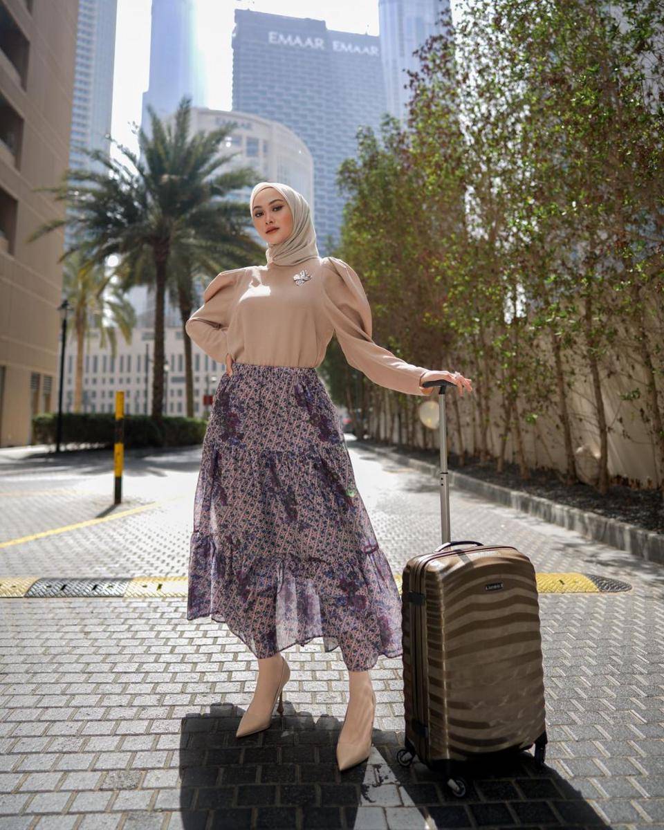 padu padan outfit pattern ala Indah Nada Puspita (instagram.com/indahnadapuspita)