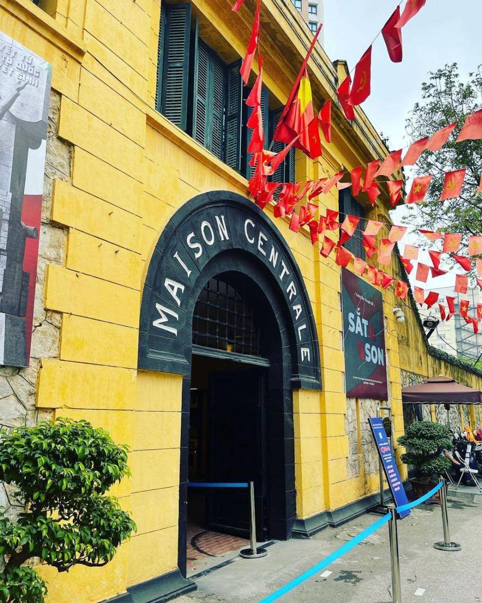 Hoa lo prison relic (instagram.com/beatazapotocka)