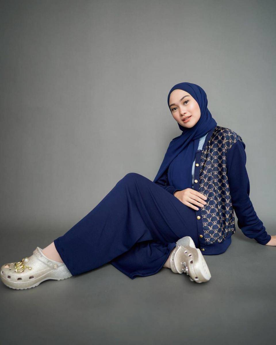 padu padan outfit pattern ala Indah Nada Puspita (instagram.com/indahnadapuspita)